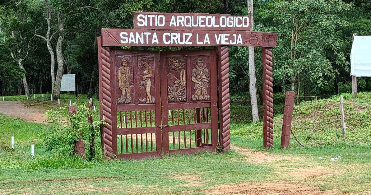 Santa Cruz celebra sus 465 años con ofrendas florales y sesión de honor en Santa Cruz La Vieja Santa Cruz celebra sus 465 años con ofrendas florales y sesión de honor en Santa Cruz La Vieja
