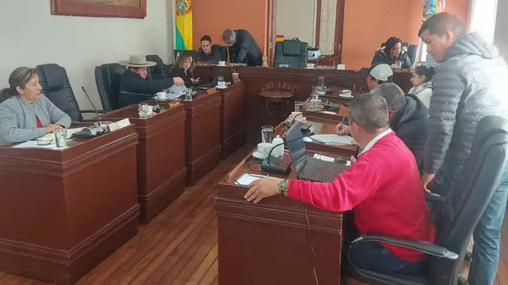 Concejo Municipal impulsa convenio con Ejecutivo para saldar deuda con Cosaalt en Santa Cruz