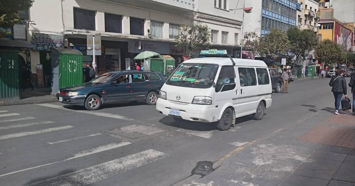 Transportistas en La Paz reanudan viajes tras paro de choferes y normalizan servicios Transportistas en La Paz reanudan viajes tras paro de choferes y normalizan servicios