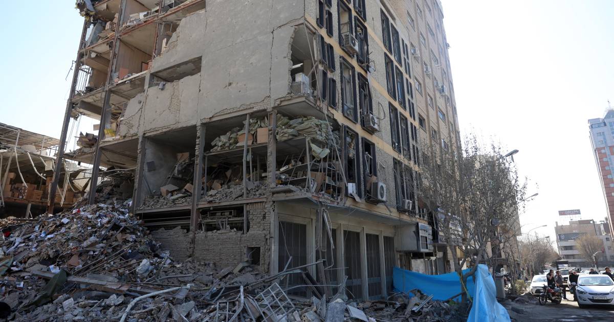 Atacan embajada de Estados Unidos en Riad y bombardean Beirut en conflicto de Irán