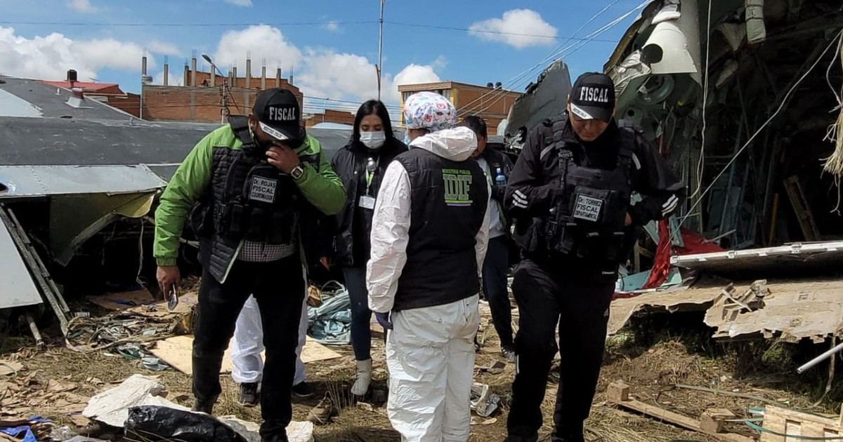 Tribunal envía a cárcel a dos sujetos por saqueos al avión accidentado en El Alto Tribunal envía a cárcel a dos sujetos por saqueos al avión accidentado en El Alto