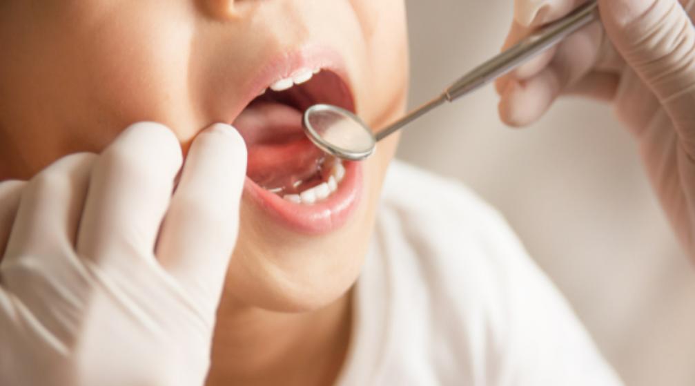 Tribunal en El Alto dicta detención domiciliaria a médicos tras muerte de niña en cirugía dental