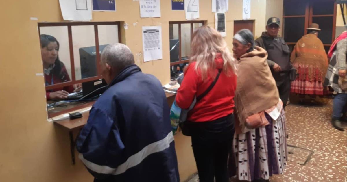 La Paz aprueba decreto que incrementa 18 12 por ciento la renta de jubilados del Senasir