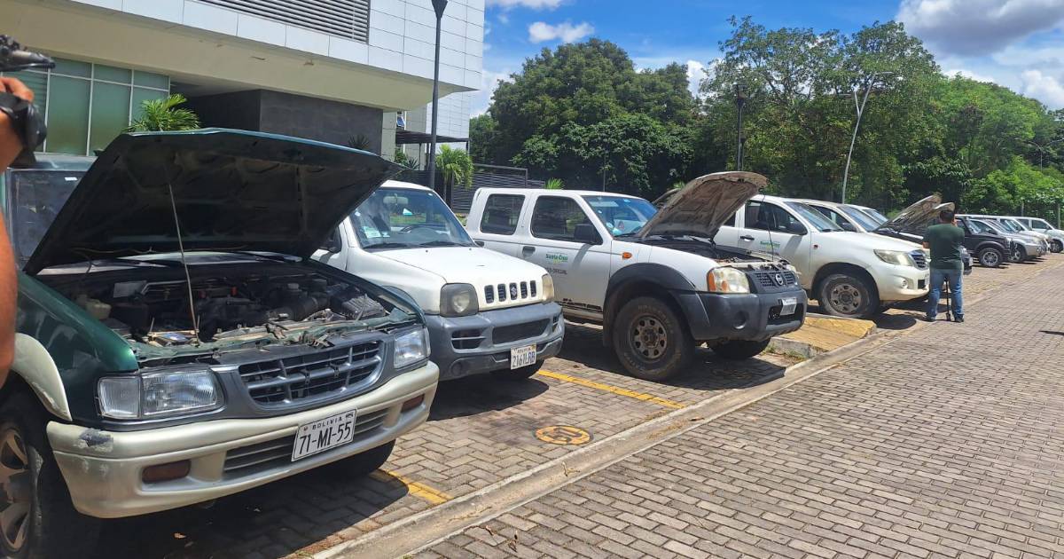 Alcaldía de Santa Cruz confirma 60 vehículos municipales varados por gasolina desestabilizada
