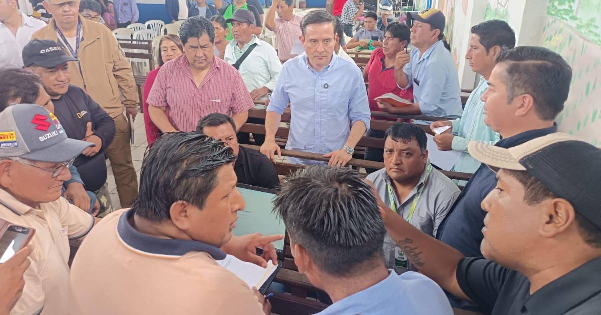 Gobierno y agricultores instalan diálogo en Yapacaní durante bloqueo vigente