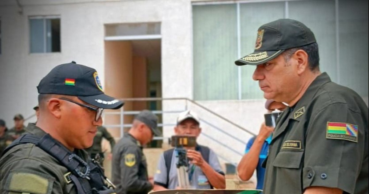 Policía en Pando rechaza soborno y recibe Emblema de Oro en acto oficial