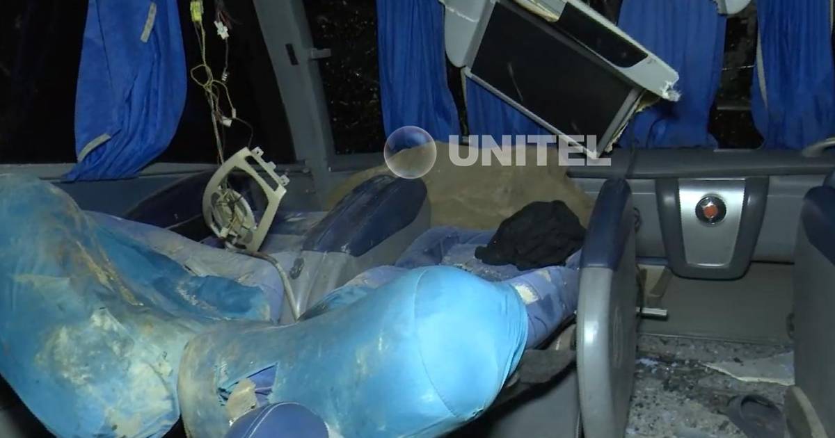 Chofer del bus en deslizamiento en La Paz relata caída de piedra grande que dejó dos muertos Chofer del bus en deslizamiento en La Paz relata caída de piedra grande que dejó dos muertos