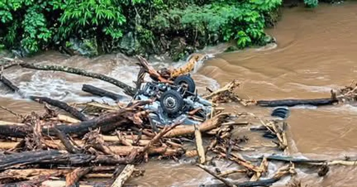 Mazamorra en Tarija arrastra vehículo y confirma un muerto en río Mazamorra en Tarija arrastra vehículo y confirma un muerto en río