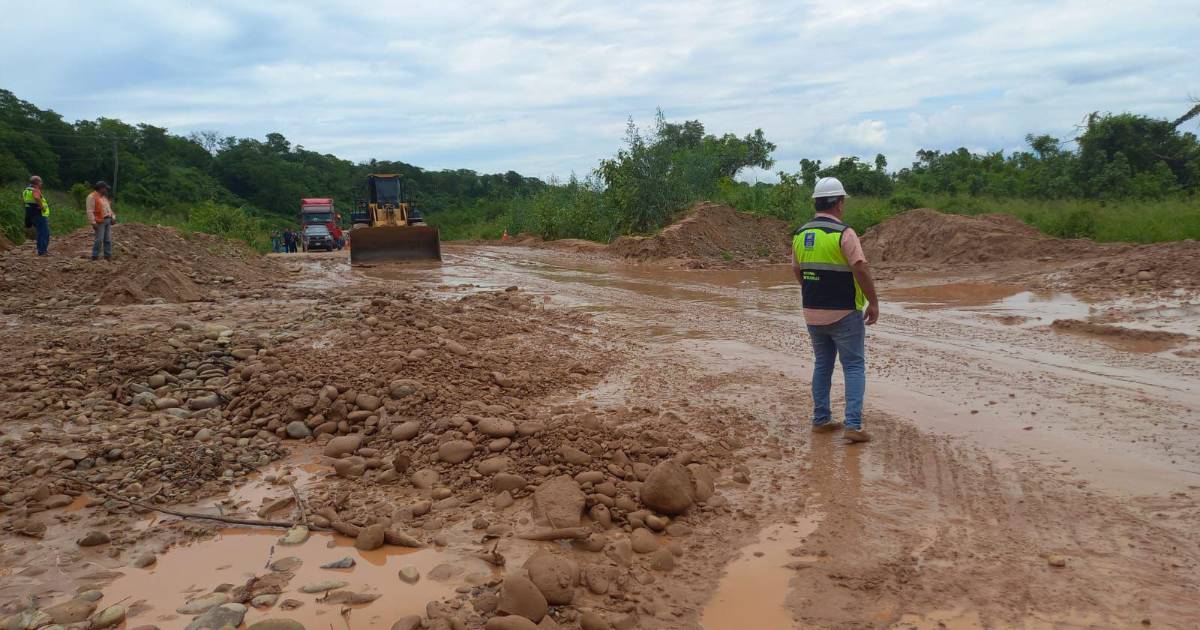 Gobierno de Santa Cruz cierra tramo carretero Santa Cruz Abapó por deslizamientos
