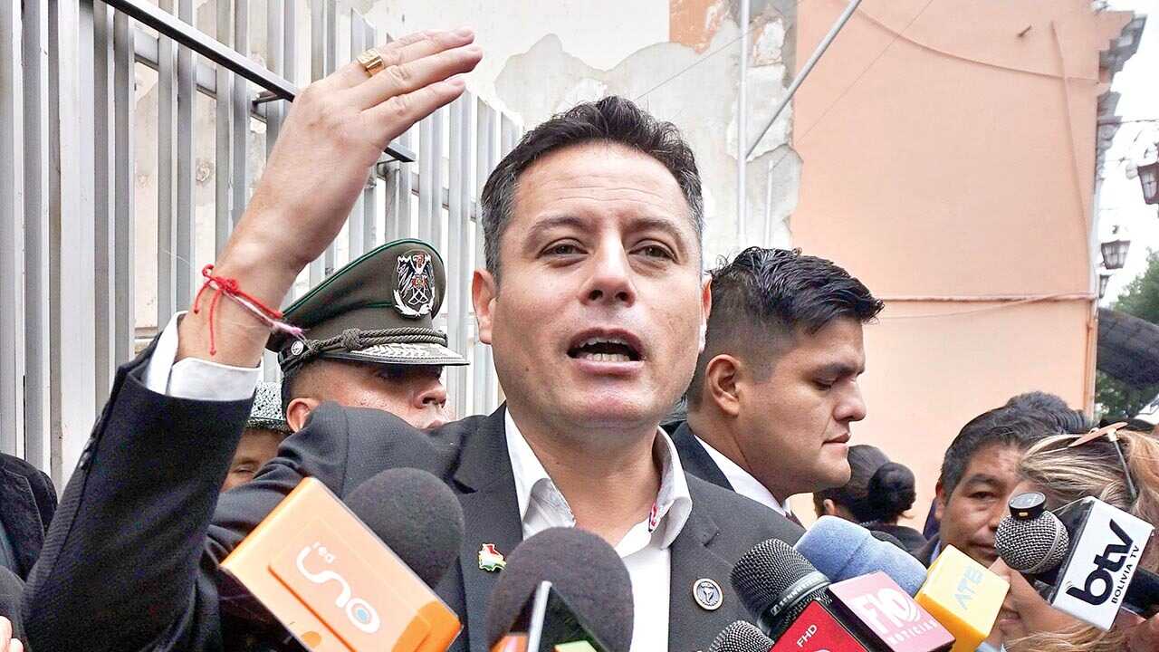 Lara advierte riesgo de abuso de poder si Paz gobierna en Bolivia