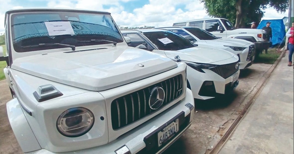 Policía incauta 16 avionetas y 10 vehículos de alta gama a empresario uruguayo en Bolivia Policía incauta 16 avionetas y 10 vehículos de alta gama a empresario uruguayo en Bolivia