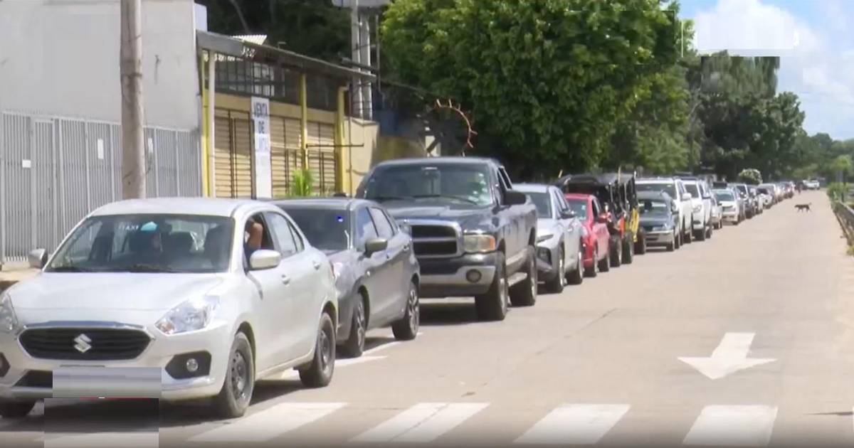 Reportan reactivación de filas en surtidores de gasolina en Cochabamba y Santa Cruz Reportan reactivación de filas en surtidores de gasolina en Cochabamba y Santa Cruz