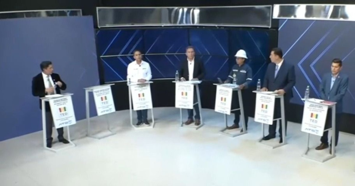 Candidatos en Cochabamba debaten propuestas sobre basura salud y agua Candidatos en Cochabamba debaten propuestas sobre basura salud y agua