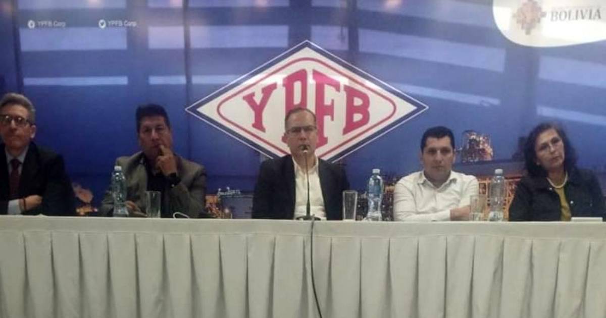 Gobierno y choferes de La Paz acuerdan resarcimiento por daños de gasolina