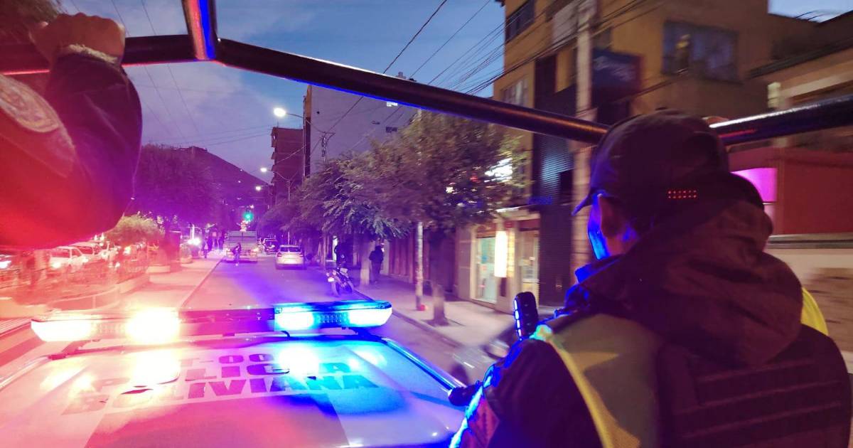 Potosí confirma ataques de chuteros a módulos policiales y quema patrulla oficial Potosí confirma ataques de chuteros a módulos policiales y quema patrulla oficial