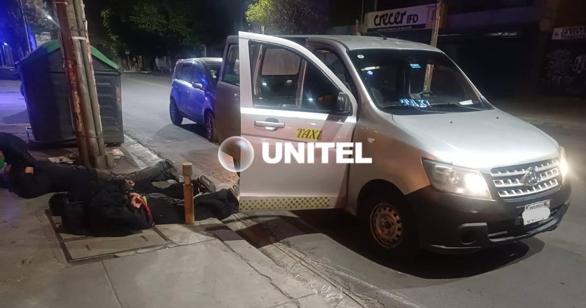 La Policía de La Paz captura a tres hombres que roban negocios usando un taxi