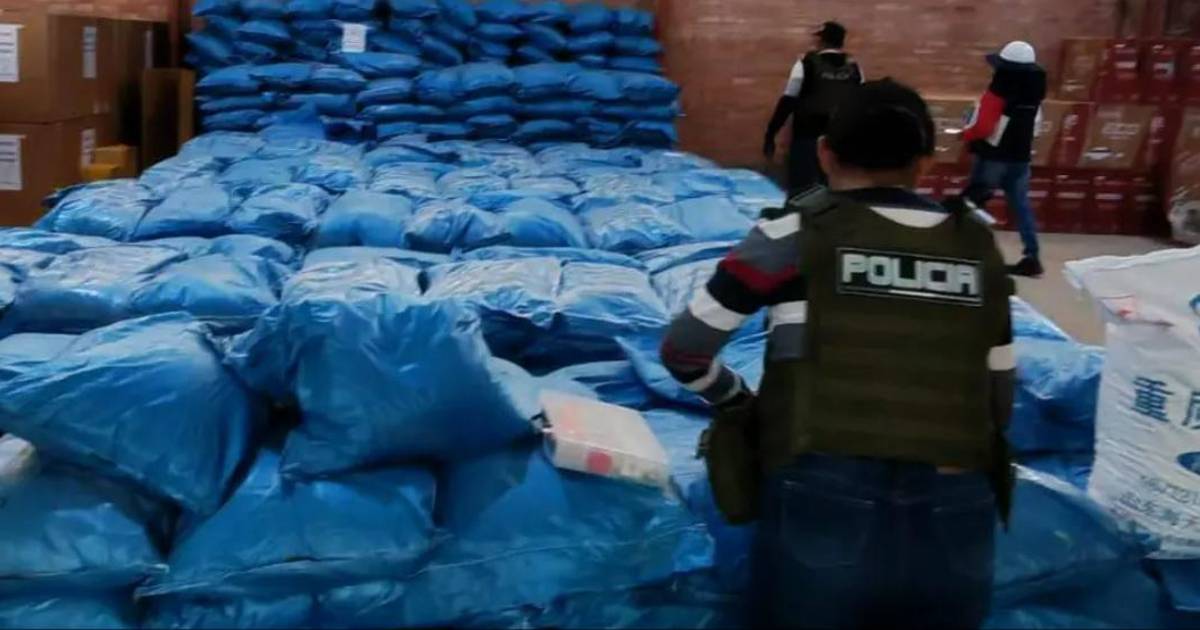 Aduana en Oruro impulsa denuncia por 43 toneladas de sustancias controladas en importadora Aduana en Oruro impulsa denuncia por 43 toneladas de sustancias controladas en importadora
