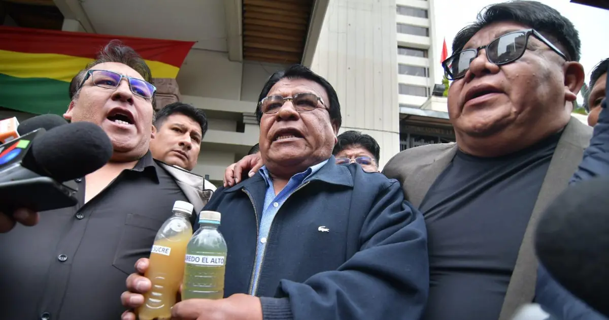 Choferes de La Paz anuncian paro movilizado este miércoles por resarcimiento de gasolina
