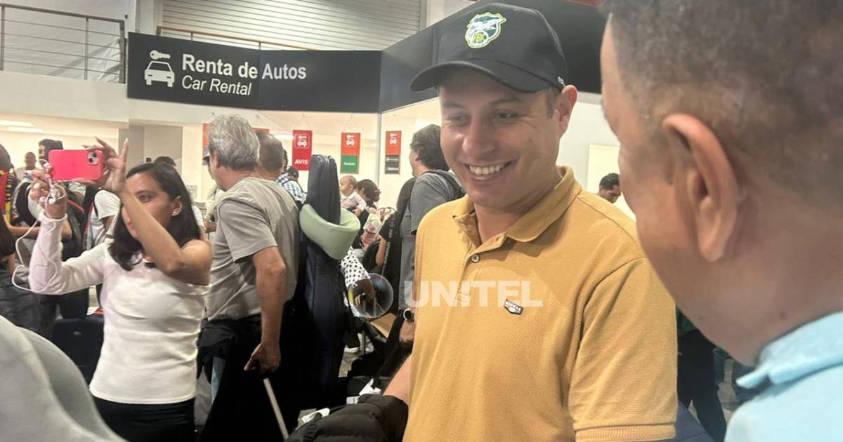 Cochabamba critica a Víctor Hugo Lara por ausentarse en plena jornada laboral para ver repechaje mundialista