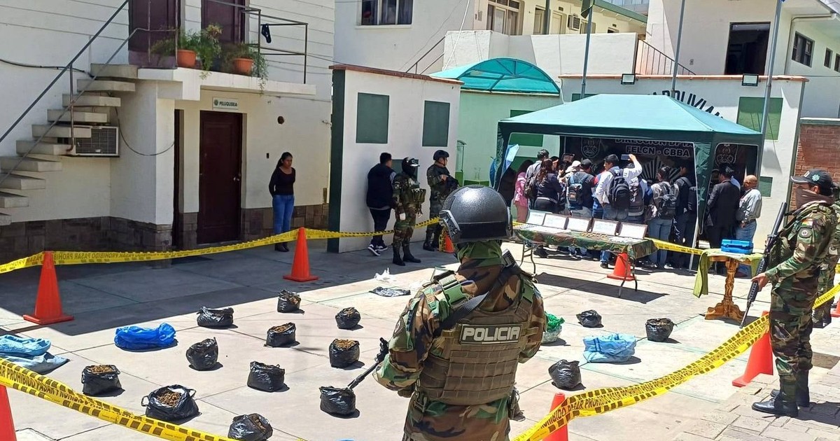 Felcn incauta 1 6 toneladas de ácido sulfúrico y drogas en Cochabamba