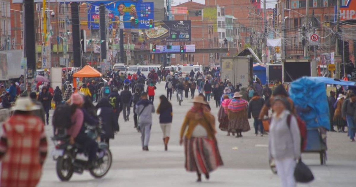 Gobierno conforma comisión de ministros y anuncia negociación con choferes en La Paz