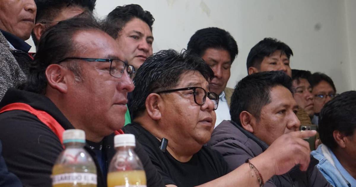 Gobierno convoca diálogo sobre gasolina y choferes confirman asistencia en La Paz Gobierno convoca diálogo sobre gasolina y choferes confirman asistencia en La Paz