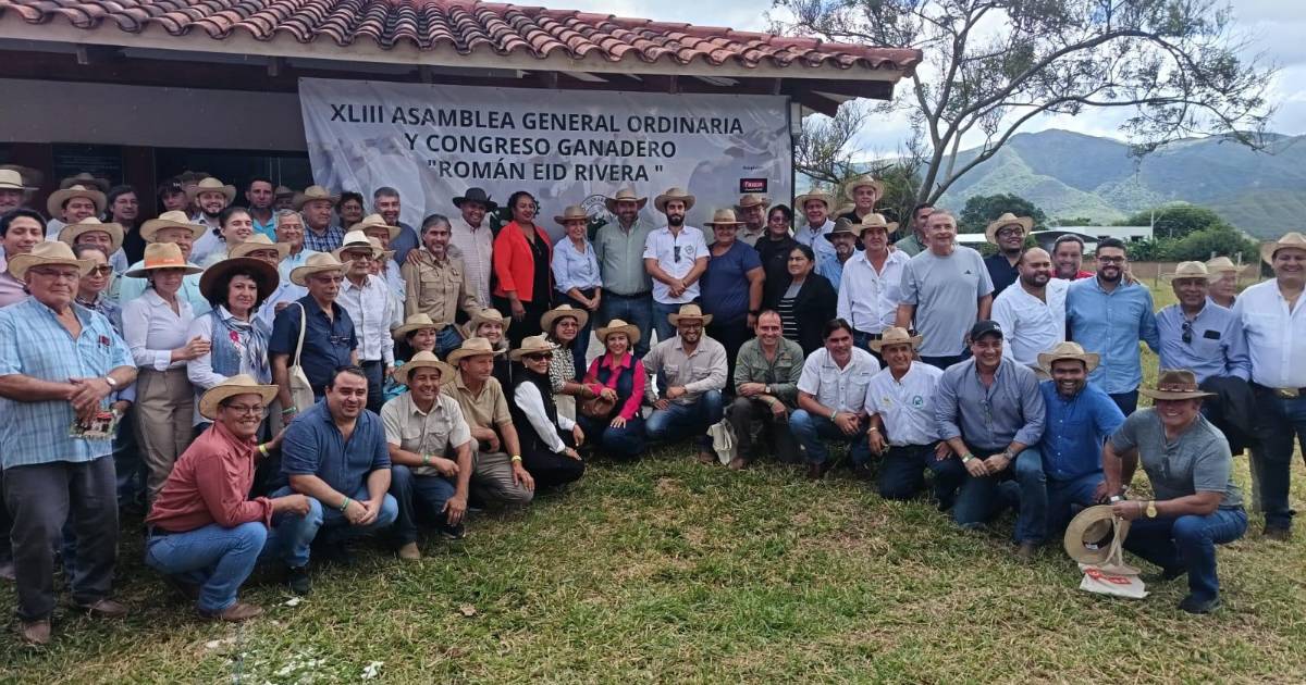 Ganaderos en Mairana eligen nuevo presidente de Fegasacruz en asamblea local