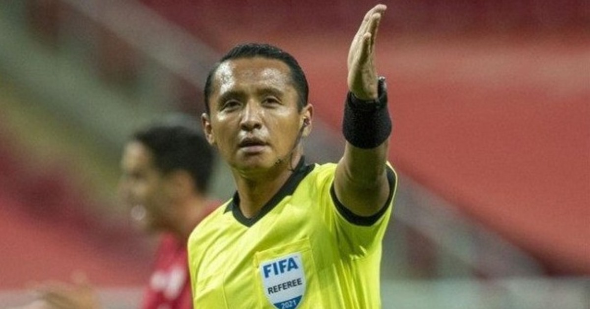 Iván Barton impulsa la selección boliviana en el partido contra Irak en La Paz Iván Barton impulsa la selección boliviana en el partido contra Irak en La Paz