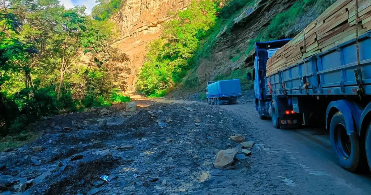 Gobierno restringe paso de vehículos pesados en Los Valles por riesgo de derrumbes