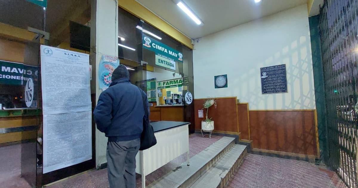 Trabajadores suspenden atención en la CNS de Cochabamba por paro de 24 horas Trabajadores suspenden atención en la CNS de Cochabamba por paro de 24 horas