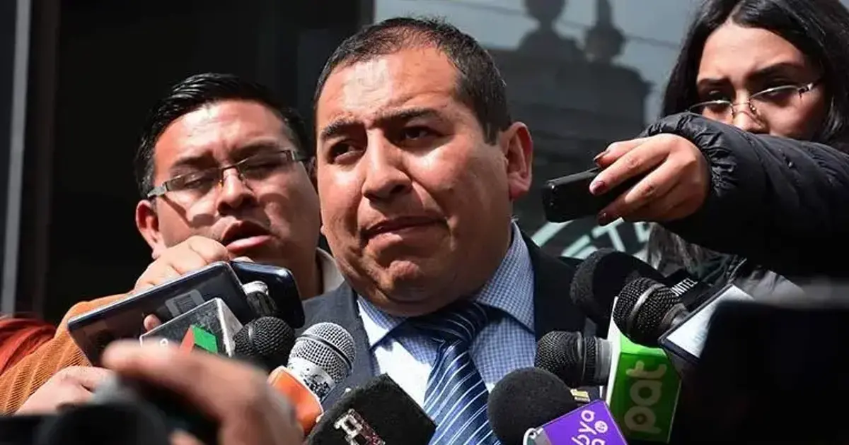 Viceministro califica de irresponsable el pedido de aumento salarial del 20% de la COB