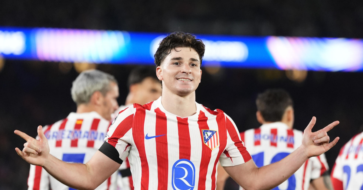 Atlético gana en Barcelona con goles de Álvarez y Soloth pese a expulsión Atlético gana en Barcelona con goles de Álvarez y Soloth pese a expulsión