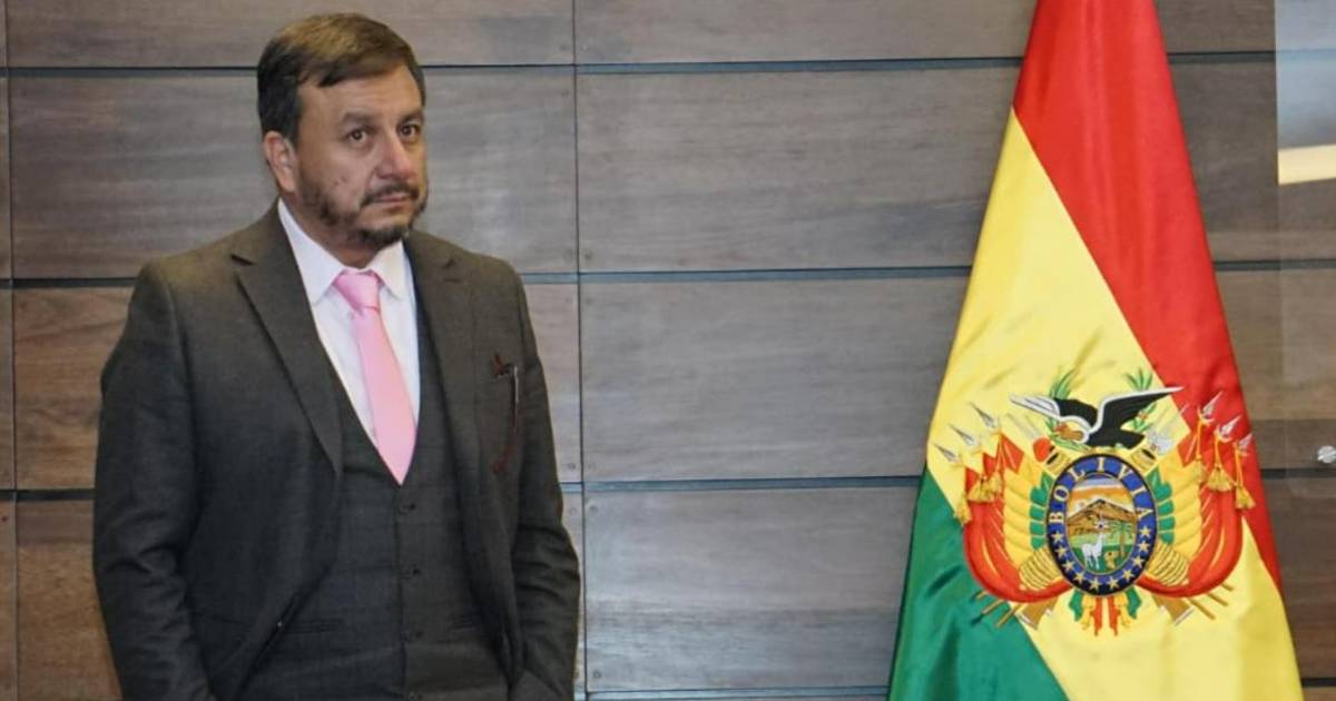 Ministro de Hidrocarburos evade censura tras sesión maratónica en la Asamblea Ministro de Hidrocarburos evade censura tras sesión maratónica en la Asamblea