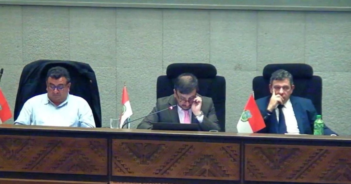 La Asamblea inicia debate para decidir censura al ministro Medinaceli La Asamblea inicia debate para decidir censura al ministro Medinaceli