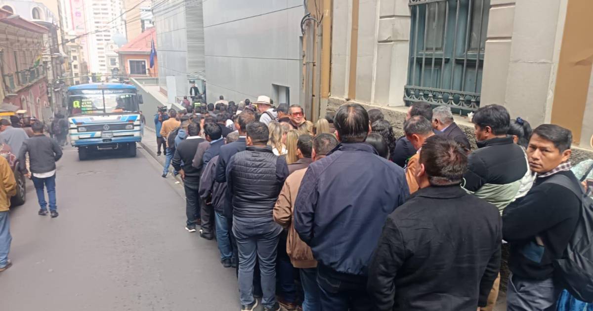 Alcaldes electos se reúnen con presidente Paz en Casa Grande del Pueblo Alcaldes electos se reúnen con presidente Paz en Casa Grande del Pueblo