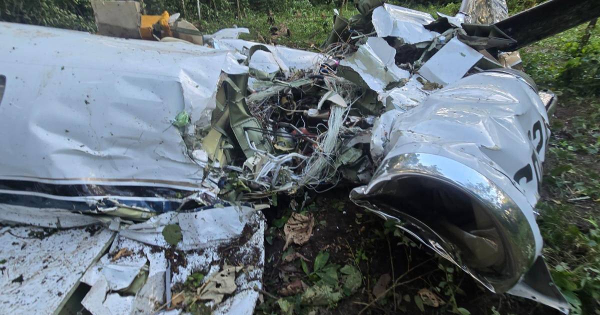 DGAC inicia investigación tras muerte de dos tripulantes en accidente de avión Cessna en Cochabamba