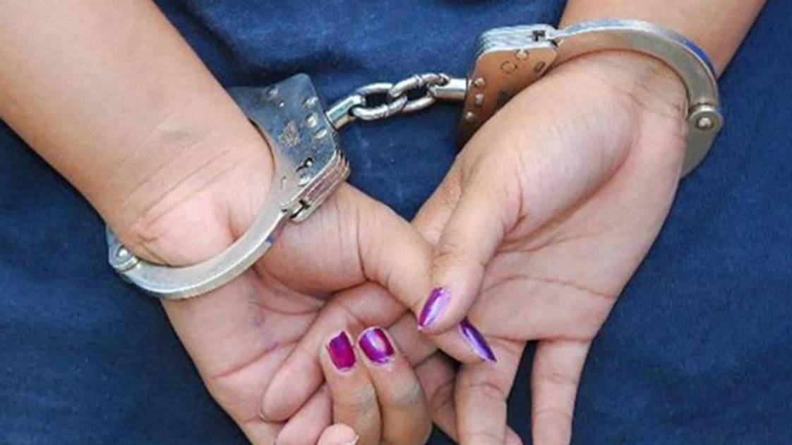 Policía captura en La Paz a mujer con condena de 30 años por asesinato de un militar en 2006