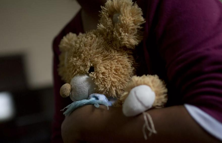 Justicia ordena detención preventiva en Obrajes para mujer acusada de maltratar a niños en centro de acogida Justicia ordena detención preventiva en Obrajes para mujer acusada de maltratar a niños en centro de acogida