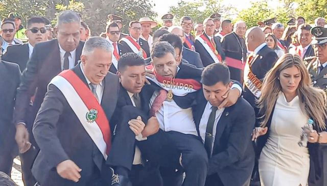 Diego Ávila se desmaya en acto oficial en Tarija y es trasladado a un centro médico