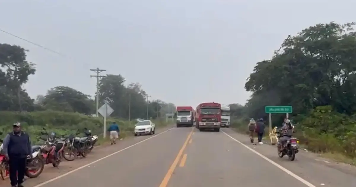 Pobladores de San Ignacio bloquean carretera y exigen nuevas elecciones municipales por irregularidades Pobladores de San Ignacio bloquean carretera y exigen nuevas elecciones municipales por irregularidades