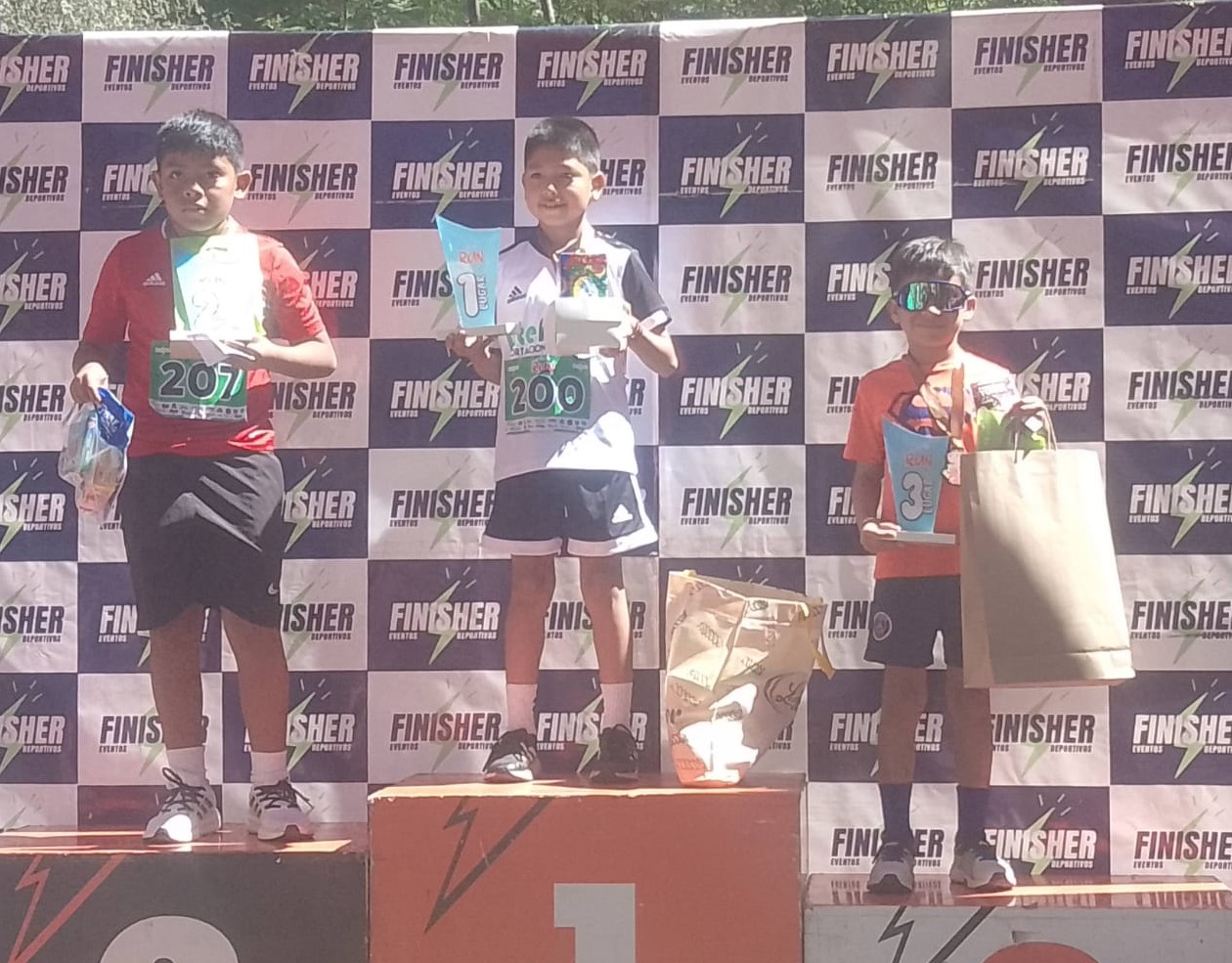 Niños de 5 a 13 años compiten en carrera por el Día del Niño en complejo García Agreda