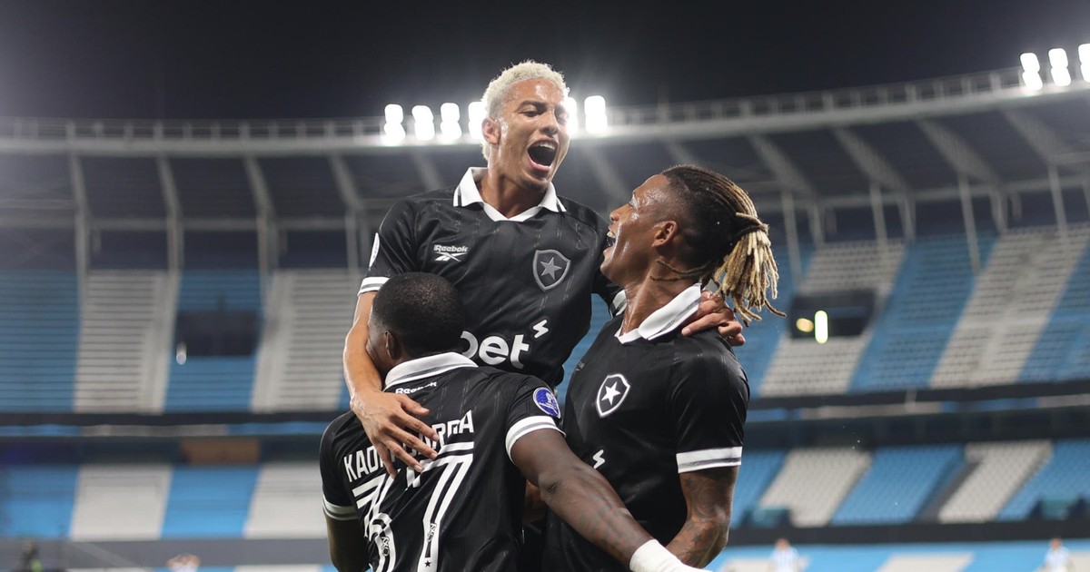 Danilo marca en el 93 y Botafogo gana 3-2 a Racing en partido a puerta cerrada en la Sudamericana