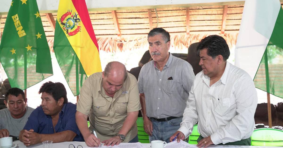 Comunarios de Rurrenabaque suspenden marcha tras acuerdo con viceministros sobre Ley 1720 Comunarios de Rurrenabaque suspenden marcha tras acuerdo con viceministros sobre Ley 1720