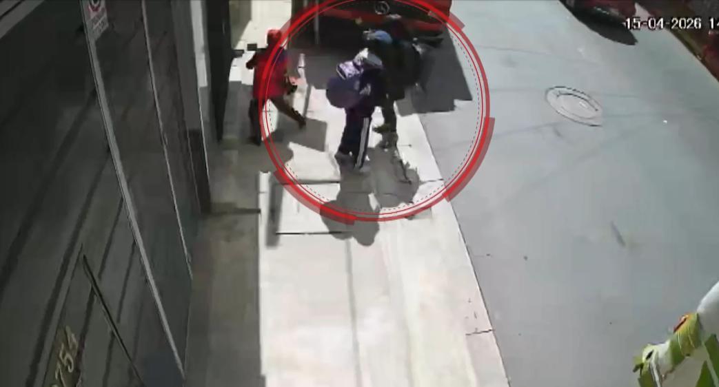 Camión pierde frenos y atropella a cuatro personas en La Paz; conductor impacta contra muro para frenar