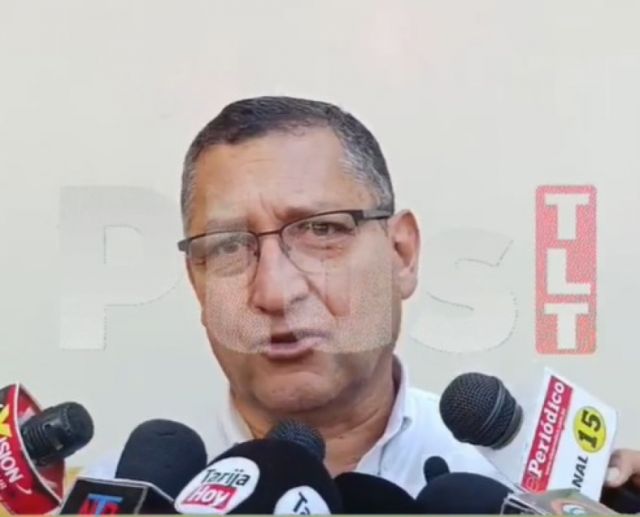 Óscar Montes delega ofrenda floral a vicegobernadora para homenajear al Chaco y a la mujer en efeméride de Tarija