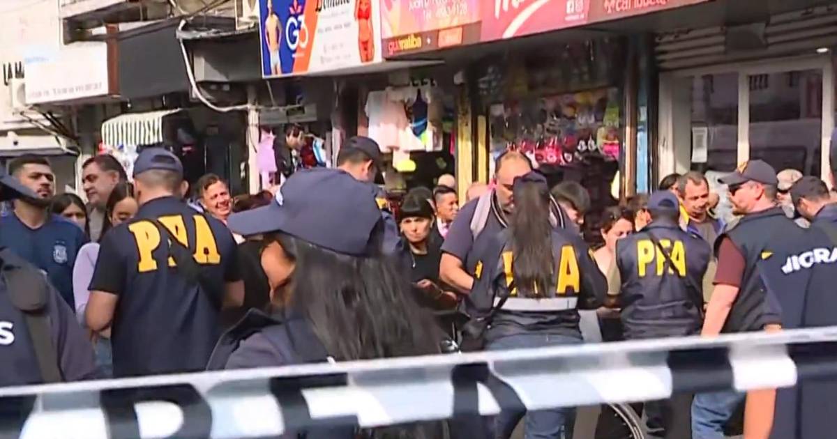 Operativo en Once detiene a migrantes en zona comercial de prendas de vestir en Buenos Aires