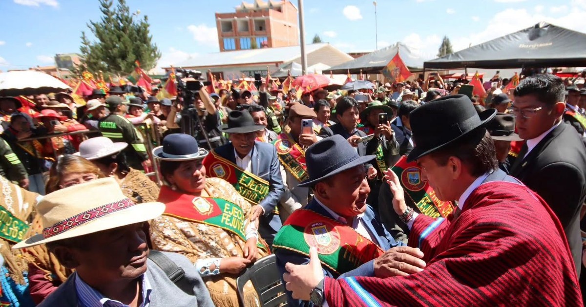 En Senkata, Paz promete sede vecinal y exige al Parlamento aprobar créditos para ejecutar 33 proyectos sociales