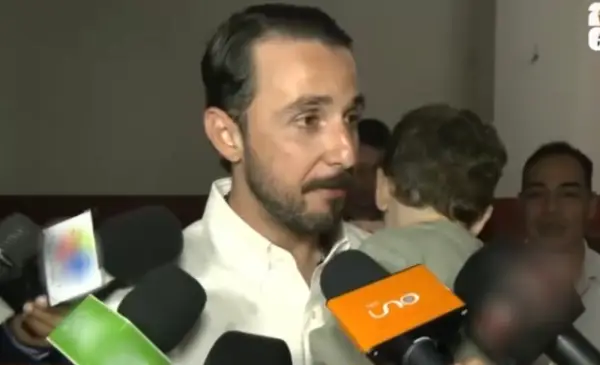 Juan Pablo Velasco vota en Santa Cruz y llama a defender el voto con