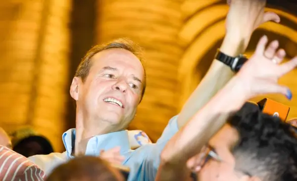 Jorge Tuto Quiroga celebra la victoria de Juan Pablo Velasco y destaca su liderazgo en Santa Cruz