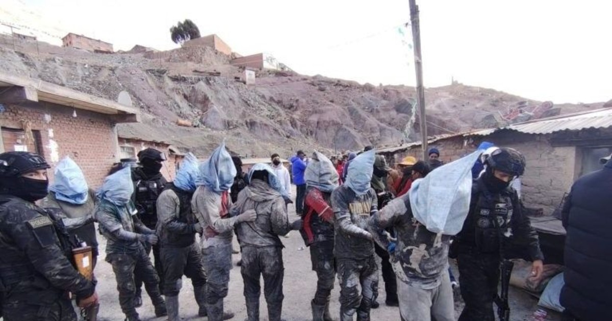 Mineros de Corimayo capturan a 20 “jucus” y un joven muere en enfrentamiento